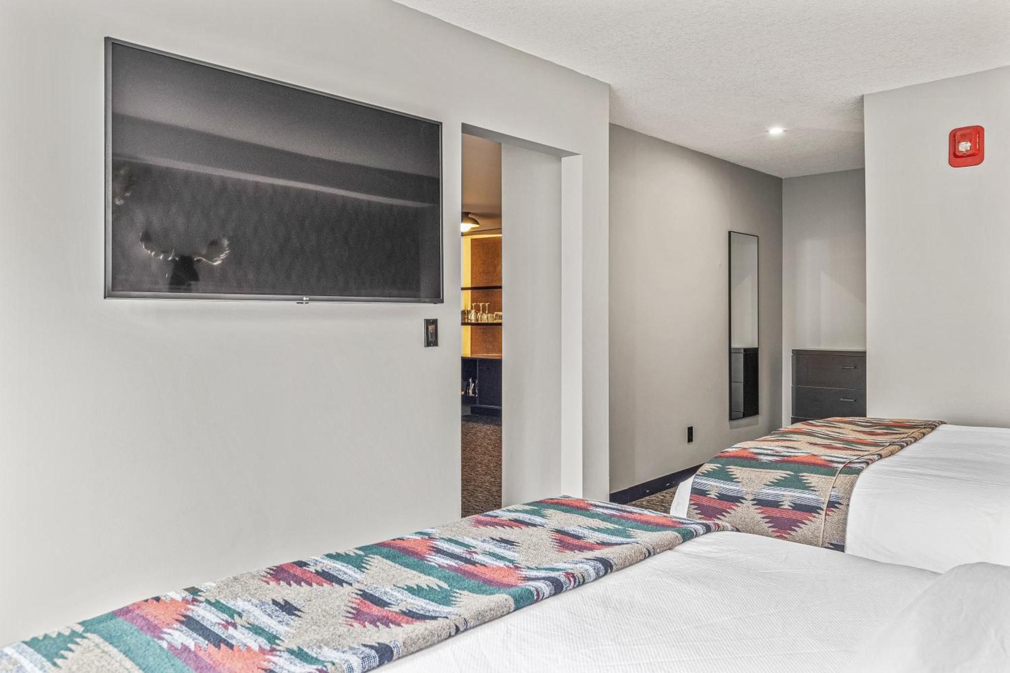Mtn House By Basecamp Hotel แคนมอร์ ภายนอก รูปภาพ