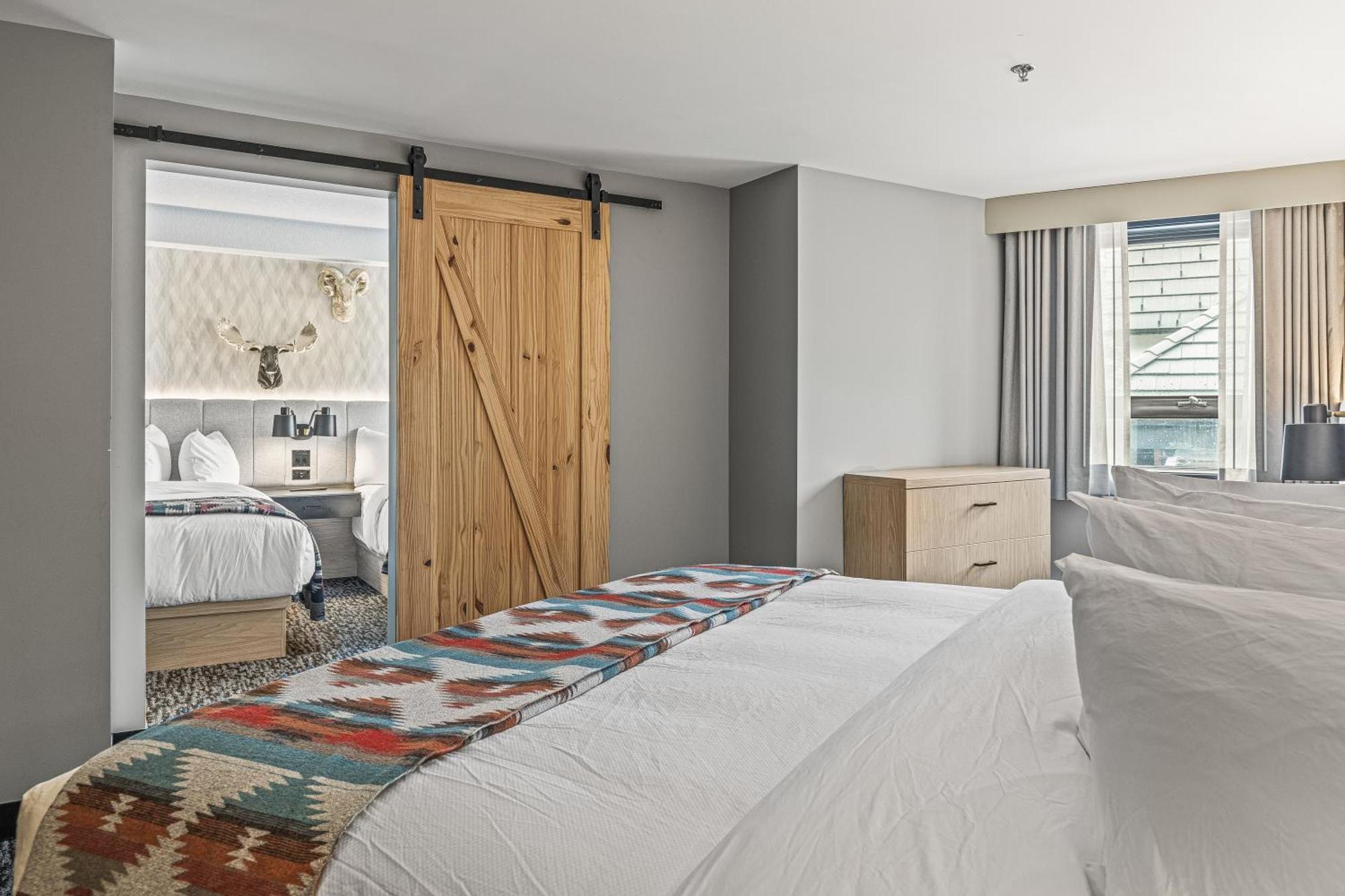 Mtn House By Basecamp Hotel แคนมอร์ ภายนอก รูปภาพ