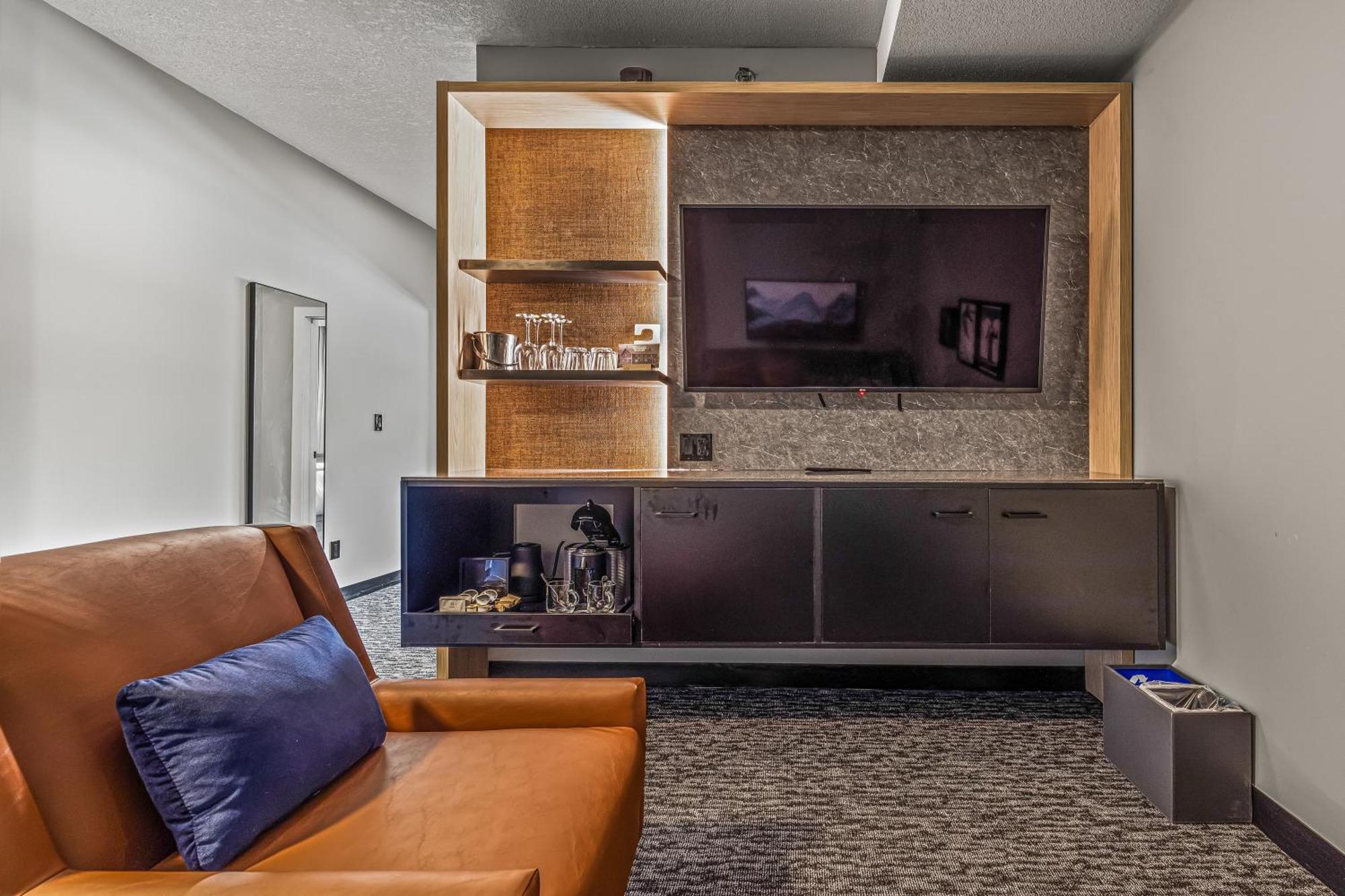 Mtn House By Basecamp Hotel แคนมอร์ ภายนอก รูปภาพ