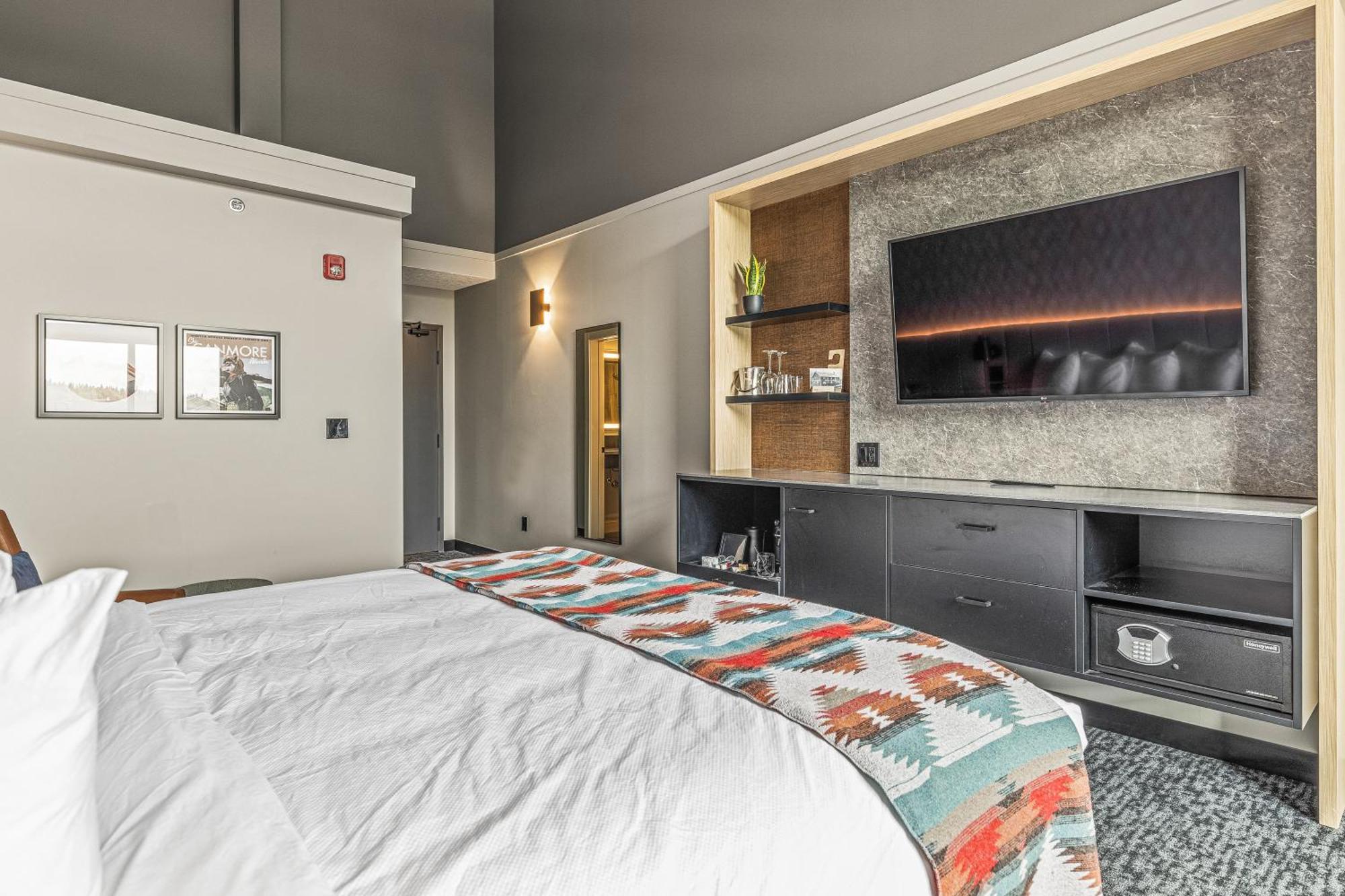 Mtn House By Basecamp Hotel แคนมอร์ ภายนอก รูปภาพ