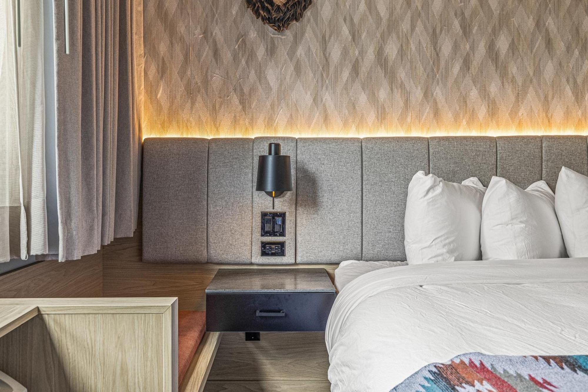 Mtn House By Basecamp Hotel แคนมอร์ ภายนอก รูปภาพ