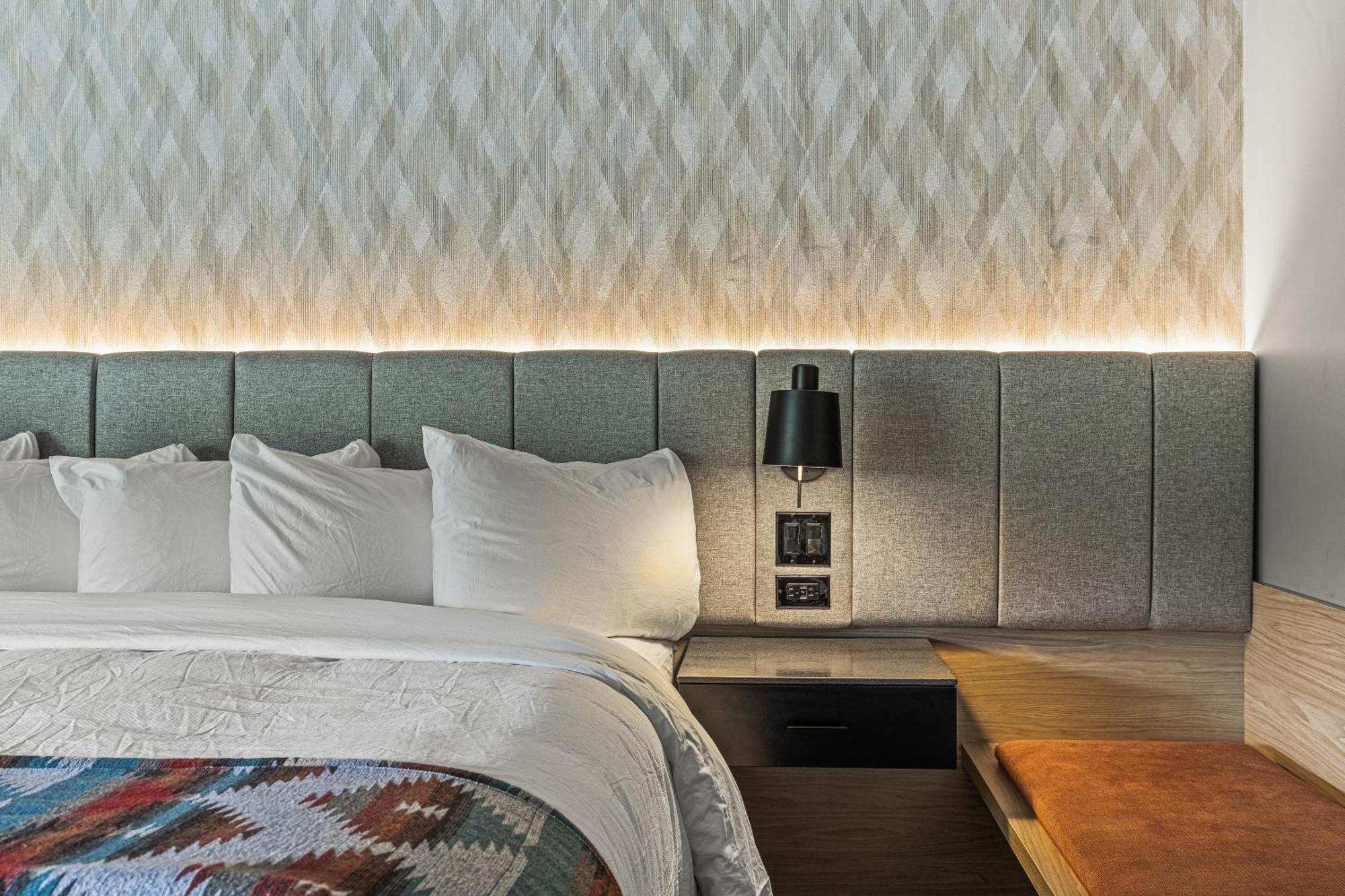 Mtn House By Basecamp Hotel แคนมอร์ ภายนอก รูปภาพ